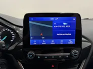 Ford Puma 1.0 EcoBoost 125PK Hybrid Titanium | Voorstoel massage | Trekhaak | Winterpack | Grootlicht assistent |