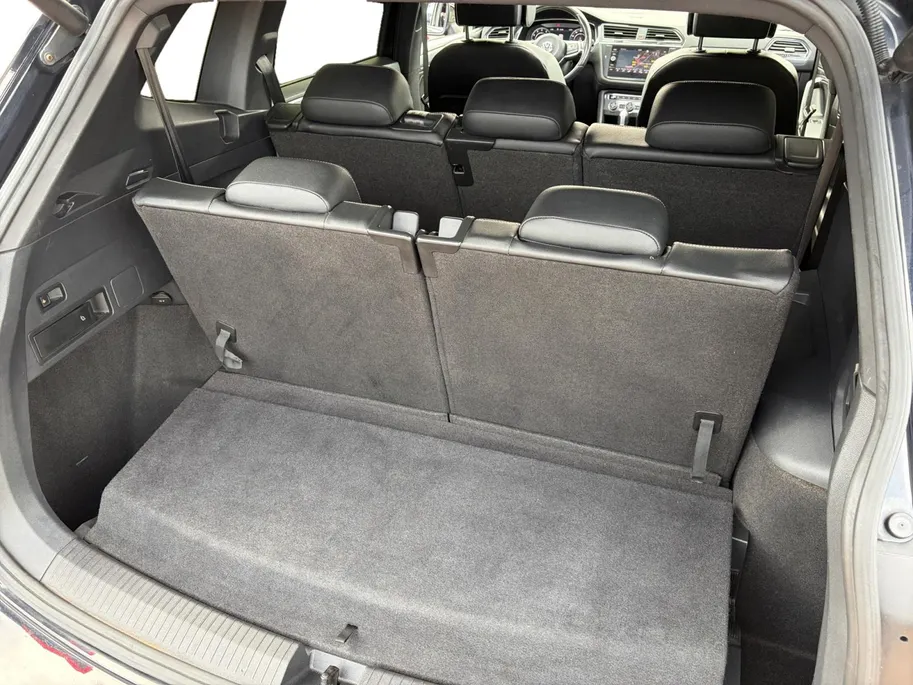 Volkswagen Tiguan Allspace 1.4 TSI Highline 7p. *Automaat*Navi*Schuif/kanteldak*Climate Control*Trekhaak*Stoelverwarming*Lederen bekleding*Parkeerhulp*Elekt. Achterklep*Vol opties!