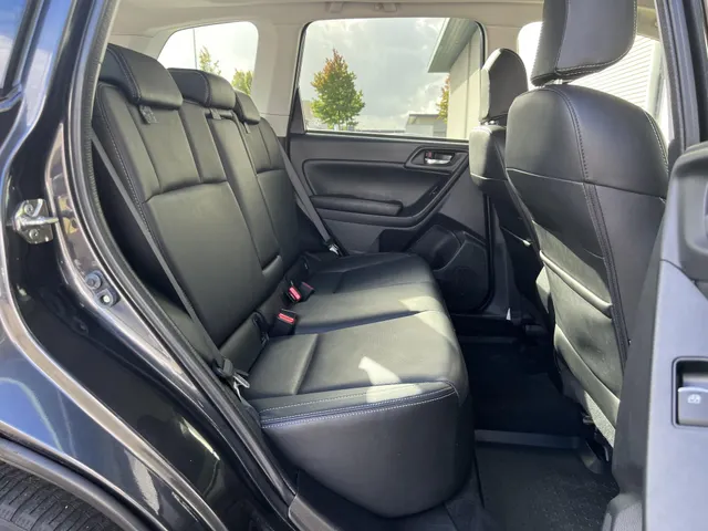 Subaru Forester 2.0 Premium Automaat | Trekhaak | All Season Banden | Elek. Schuif/Kantel Dak |17' LM Velgen | Navigatie