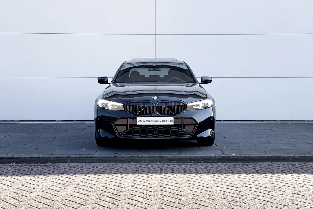 BMW 3 Serie Sedan 318i M-Sport