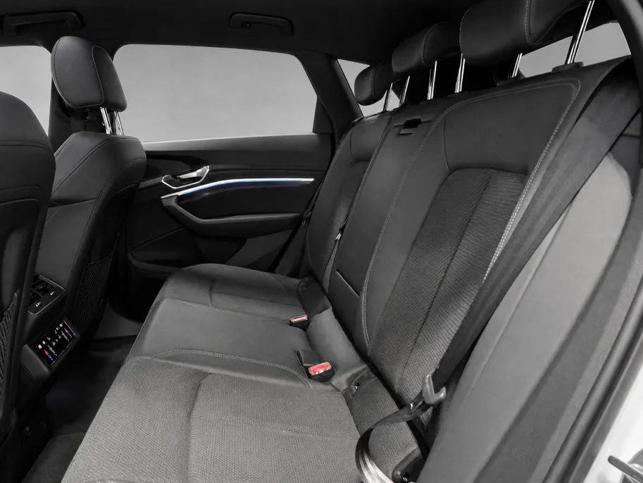Audi e-tron 55 408pk Quattro S edition 95 kWh · SOH 97,1% · Panoramadak · Camera · Luchtvering · Zwart Optiek Plus · 21'' Inch ·