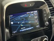 Renault Captur 150PK TCe Intens Automaat | 1ste Eigenaar | Trekhaak | 1200kg Trekgewicht | Cruise Control | Climate Control | Navigatie | Camera | Parkeersensoren | Licht & Regen Sensor | Armsteun |