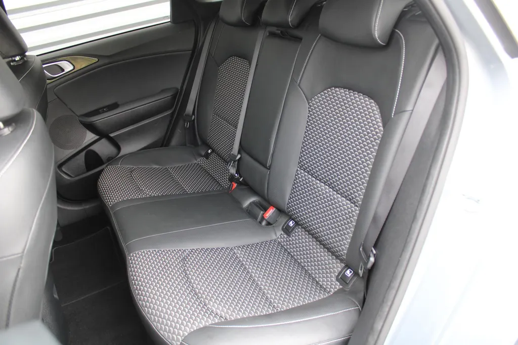Kia Ceed Sportswagon 1.0 T-GDi DynamicPlusLine | Airco | Cruise | Camera | Navi | 16' LM |