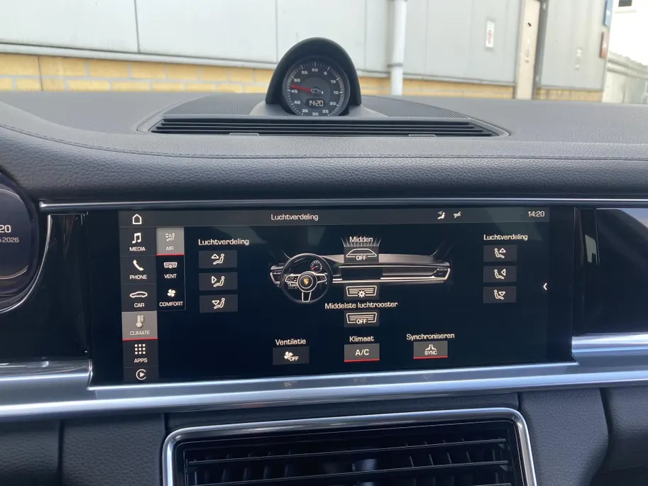 Porsche Panamera Sport Turismo 4 - 3.0 331 pk Sport Chrono - Panoramadak - Stoelverwarming  - Luchtvering - 21 inch lichtmetalen velgen