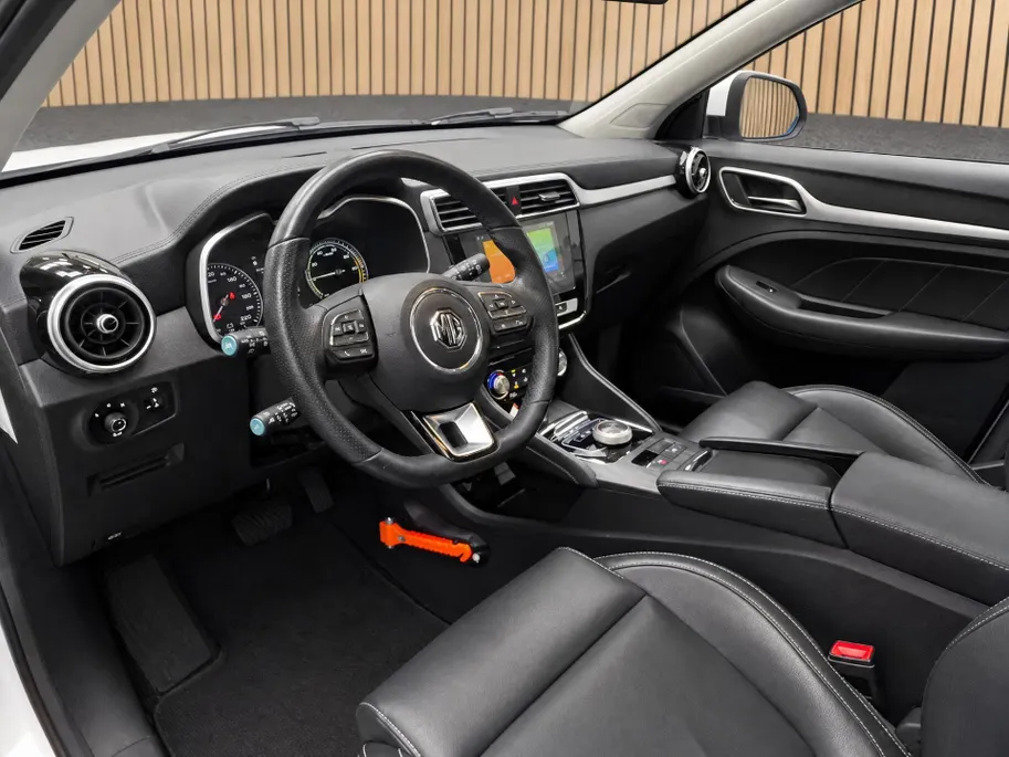 MG ZS EV MG Luxury 45 kWh SOH 91% | Navigatie | Schuifkanteldak | ACC | Leder interieur | Stoelverwarming |