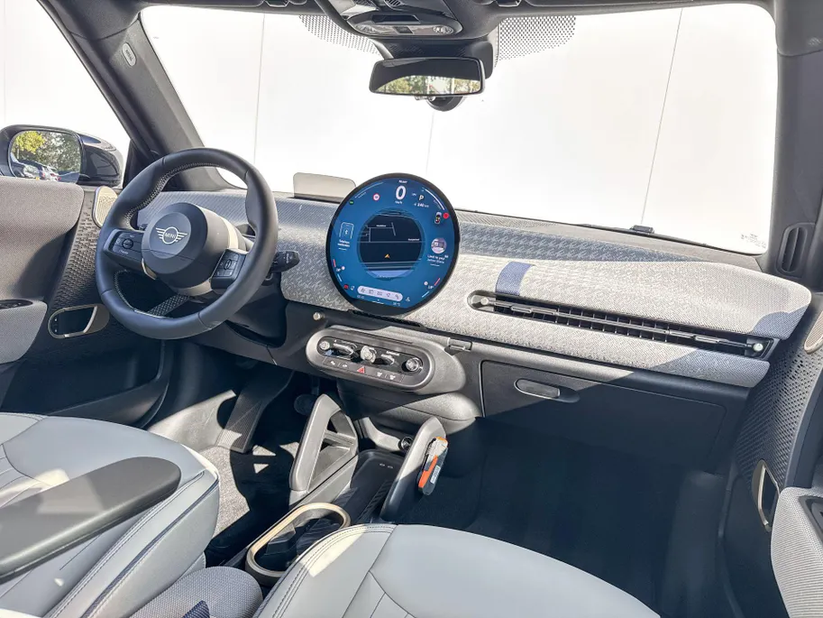 MINI Cooper 3-deurs Electric Cooper E Favoured L 40.7 kWh