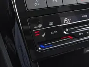 Volkswagen T-Cross 1.0 TSI 110pk DSG Life · Camera · Apple/Android Car Play · Afneembare Trekhaak · Virtual Cokcpit · Stoelverwarming ·