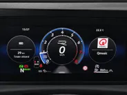Volkswagen T-Roc 1.5 eTsi R-Line First Edition 150 pk 7 versn. DSG · Achteruitrijcamera · Electrische achterklep · Trekhaak