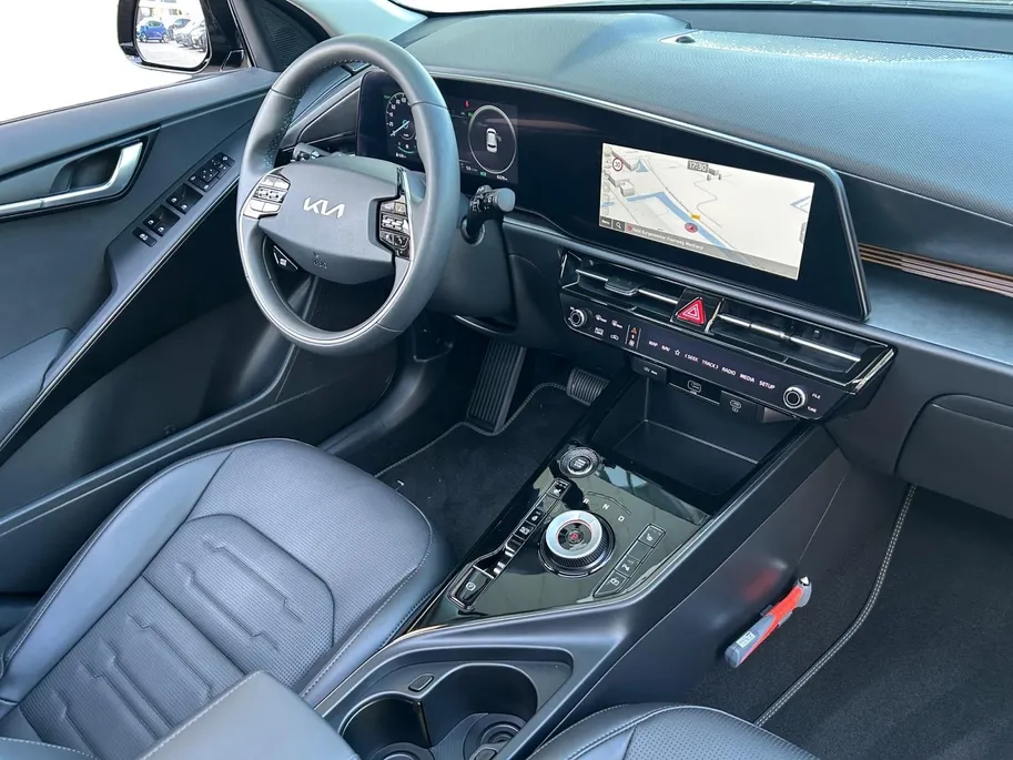 Kia Niro 1.6 GDi Hybrid DynamicPlusLine | Apple Carplay / Android Auto | Navigatiesysteem | Stoel + Stoelverwarming | Licht + Regensensor | Elektrisch bedienbaar Schuif / Kanteldak | Elektrisch Bedienbare Achterklep | Cruise Control Adaptief | Rijstrooksensor + Co