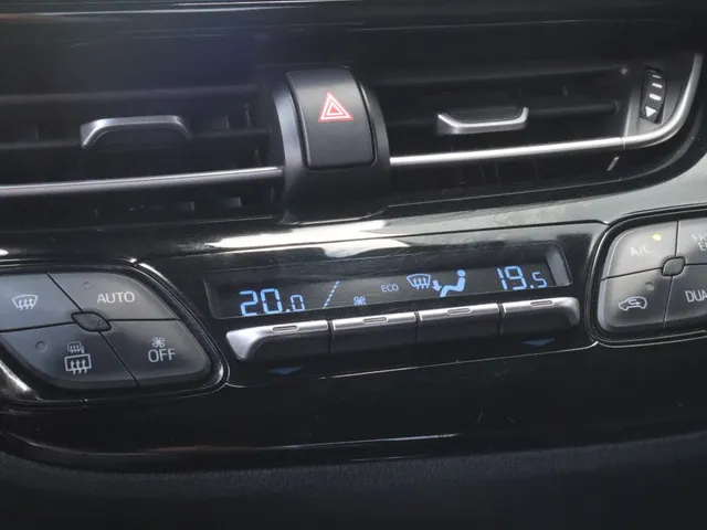 Toyota C-HR 1.8 Hybrid Bi-Tone Trekhaak | Leder | Blindspot | Stoelverwarmin