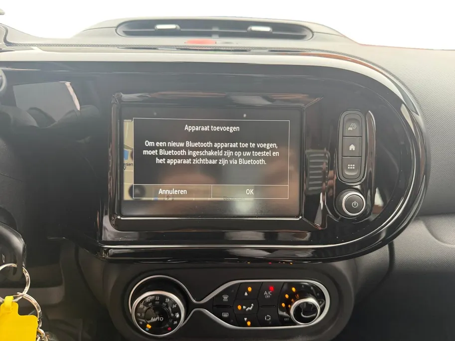 Renault Twingo Z.E. R80 Intens | Elektrisch | Stoelverwarming | Parkeersensoren | Camera | SOH 96.0% | Bluetooth | Cruise & Climate Control | Volledig Dealer Onderhouden | 12 Maanden BOVAG Garantie