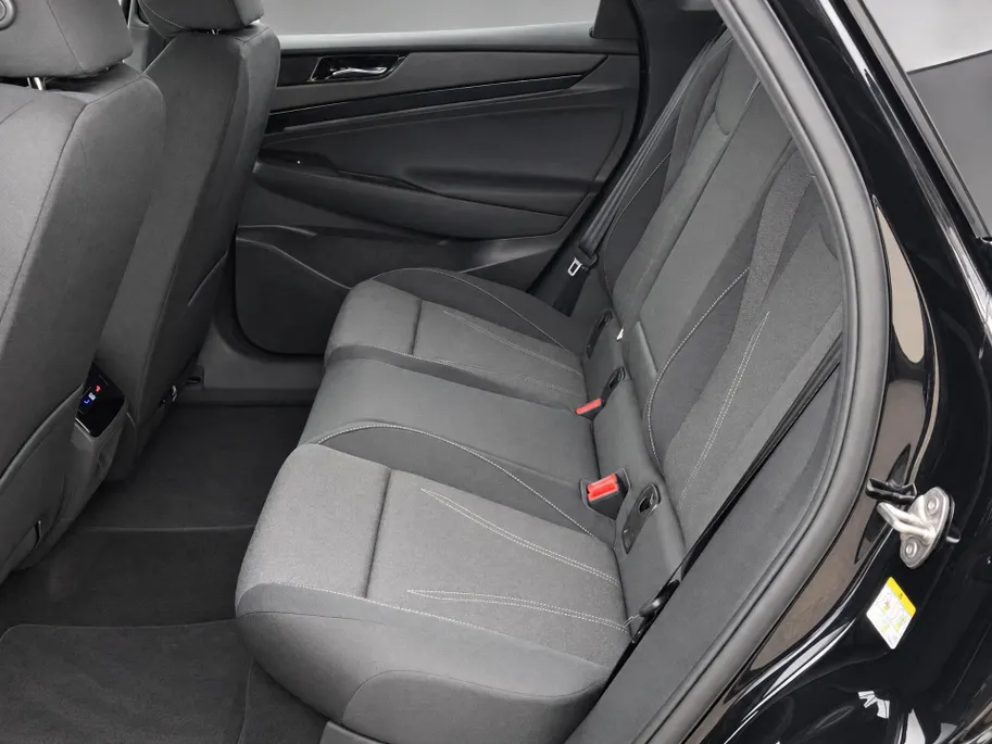 Volkswagen ID.7 Tourer Pro 77 kWh 210kW/286PK · Trekhaak · 360°Camera · Stoel- stuur- & voorruitverwarming · Garantie t/m 16-10-2027