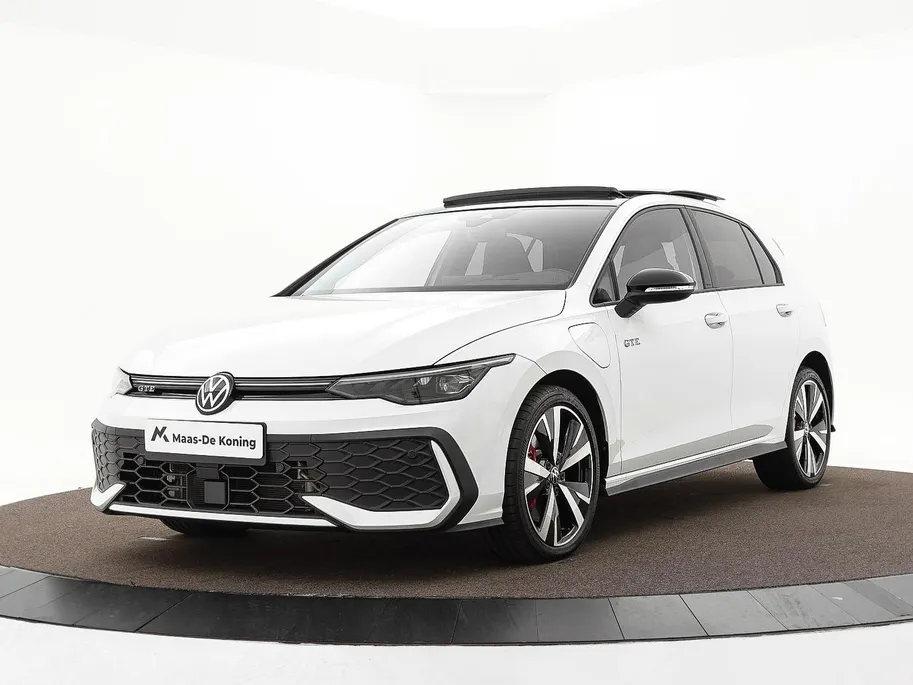 Volkswagen Golf 1.5 eHybrid 272pk DSG GTE · Panoramadak · Camera · Head-Up Display · ACC · Matrix LED · Optiekpakket Zwart · Garantie t/m 29-07-2030 of 100.000km