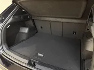 Volkswagen Tiguan 1.5 eTSI R-Line Business | Elektrisch wegklapbare trekhaak | Stoelmassage | Elektrisch bedienbare achterklep | Achteruitrijcamera | Parkeersensoren voor- en achter | Navi | Adaptive cruise control | Sportstoelen