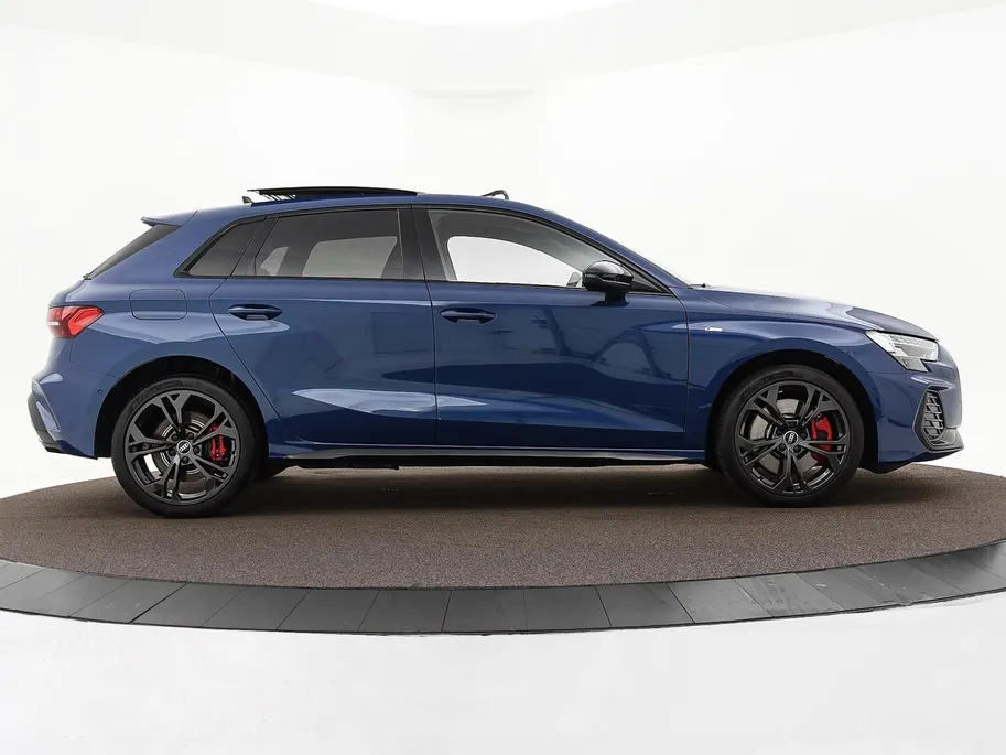 Audi A3 Sportback 1.5 e-hybrid 272pk S-Tronic S edition Competition · Panoramadak · Camera · Leder Nappa · Elek. Bestuurdersstoel · Elek. Achterklep · Garantie t/m 23-10-2030 of 100.000km