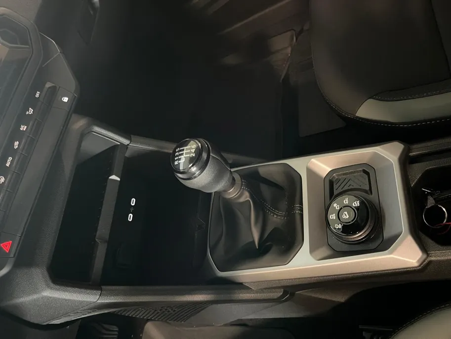 Dacia Duster 1.2 TCe 130 mild hybrid 4x4 Extreme Betreft demonstratie auto vraag naar de actuele kilometerstand en beschikbaarheid