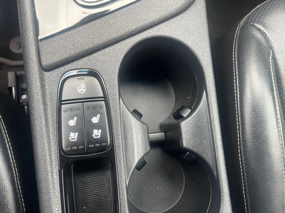 Kia Niro 1.6 GDi Hybrid ExecutiveLine | Compleet dealer onderhouden! | Elektrisch verstelbare stoelen incl. geheugenfunctie | Stoelverwarming- en koeling | JBL geluidsinstallatie | Dodehoekassistentie | Achteruitrijcamera | Navi | Climate control
