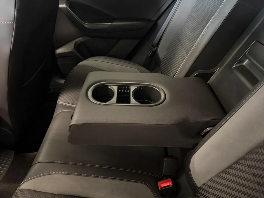 Volkswagen T-Roc 1.5 TSI | SPORT | AUTOMAAT | PANODAK | TREKHAAK |