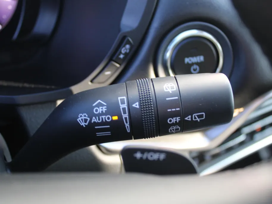 Mazda CX-80 2.5 e-SkyActiv PHEV Homura Plus | Trekhaak | Stuur-/stoelverwarming + ventilatie | 360 Camera | Schuifdak | Elek. stoelverst. | 20' LM | Leer | 7-zits |