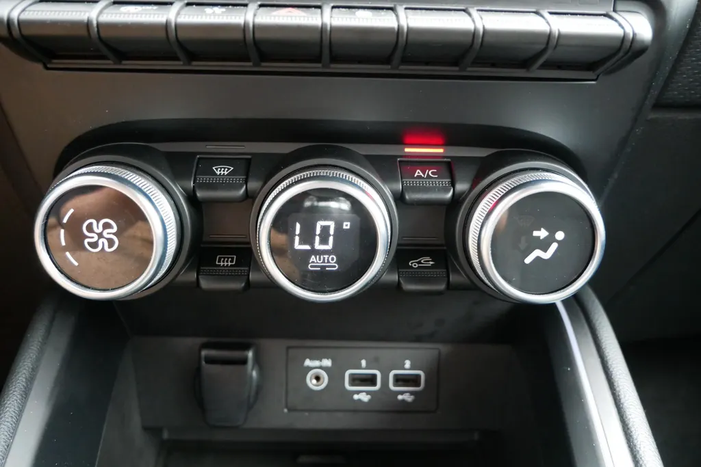 Renault Clio 1.0 TCe Intens *Navi+Camera*Climate*Cruise*Parkeersensoren*Groot Scherm*L.M. Velgen