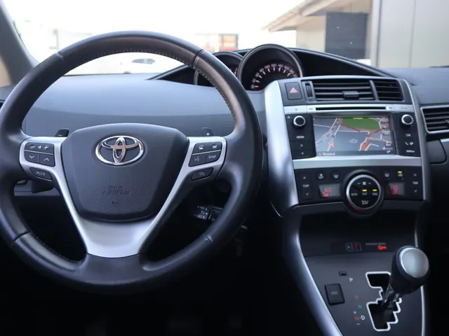 Toyota Verso 1.8 VVT-i Aspiration Automaat | Panoramadak | Trekhaak