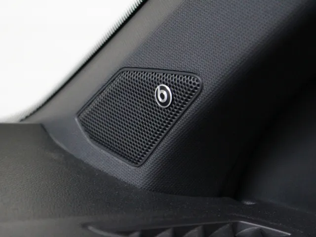 Volkswagen T-Roc 1.5 TSI Sport R-Line DSG Panoramadak | El. Achterklep | Beats Audio | Suzuka 19' Zwart