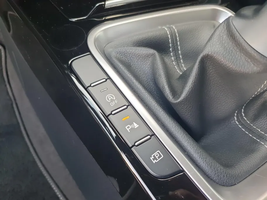 Kia Ceed 1.0T Design Edition | Stoel en stuurverwarming | Dodehoek detectie | Navigatie | Camera | Apple carplay / Android Auto | JBL sound system |