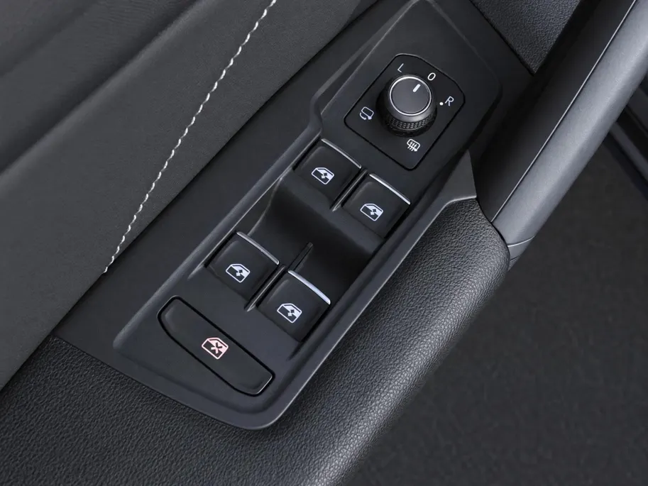 Volkswagen Tiguan 1.4 TSI eHybrid R-Line Business+ · Panoramadak · Trekhaak · 360°Camera · Apple/Android Car Play