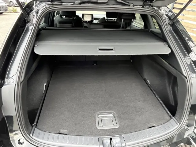 Toyota Corolla Touring Sports 1.8 Hybrid Dynamic | Trekhaak | Nieuwe All Seasons