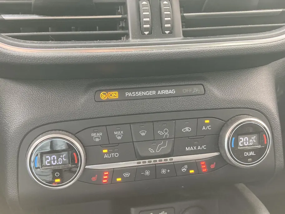 Ford Kuga 2.5 PHEV 225 pk Titanium Navigatie - Bliss Elektrische achterklep - Winter Pack- Elektrisch inklapbare trekhaak