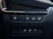 Mazda 3 2.0 e-SkyActiv-G M Hybrid 122 Comfort met Bose | Apple Carplay / Android Auto | Navigatiesysteem | Licht + Regensensor | Elektrisch Verstelbare Bestuurderstoel  | Stoel + Stuurverwarming | Parkeersensoren Voor + Achter | Camera Achter | 18'Lichtmetalen ve
