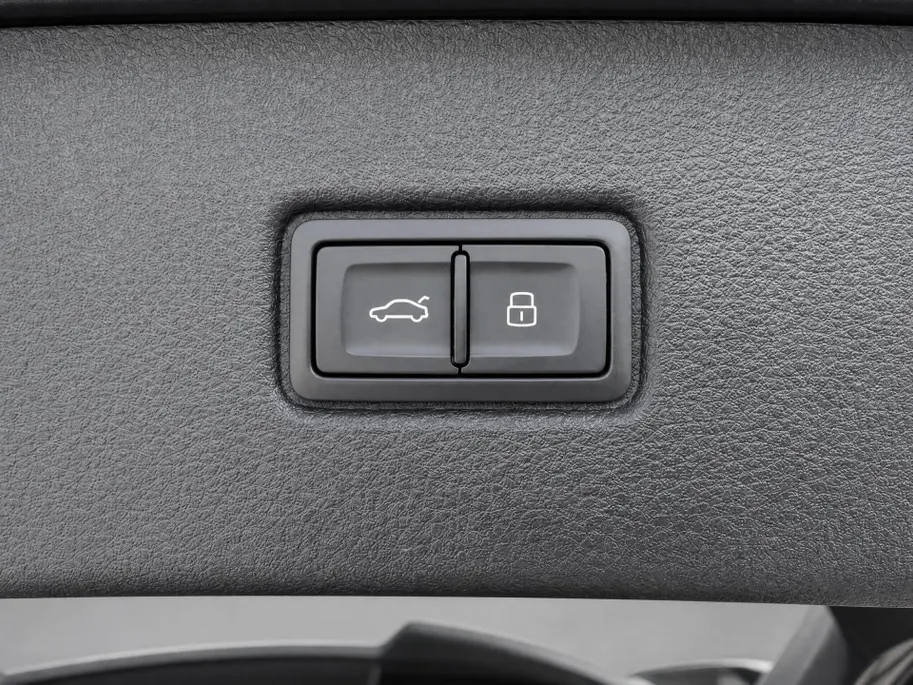 Audi Q7 55 TFSIe 280kW/381PK quattro S Line · Panoramadak · Trekhaak · Luchtvering · 360gr camera · Dodehoeksensor · 21'' · Servosluiting · Adaptive Cruise Control ·