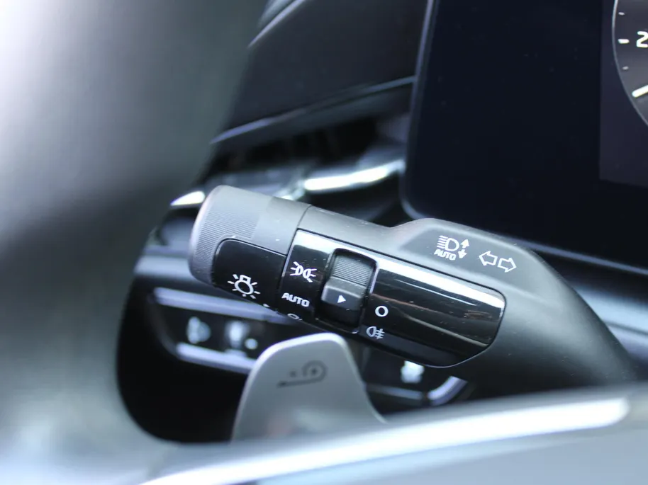 Kia Niro EV Light Edition 64.8 kWh | Camera | Cruise adapt. | Clima | 17' LM | Navi | Keyless | All season banden | 17% bijtelling |