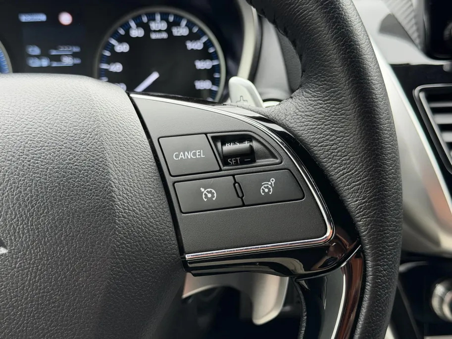 Mitsubishi Eclipse Cross 2.4 PHEV Intense+ | Stoel- en stuurverwarming | Elektrisch verstelbare stoelen | Trekhaak | Achteruitrijcamera | Parkeersensoren voor- en achter | Navi | Climate Control