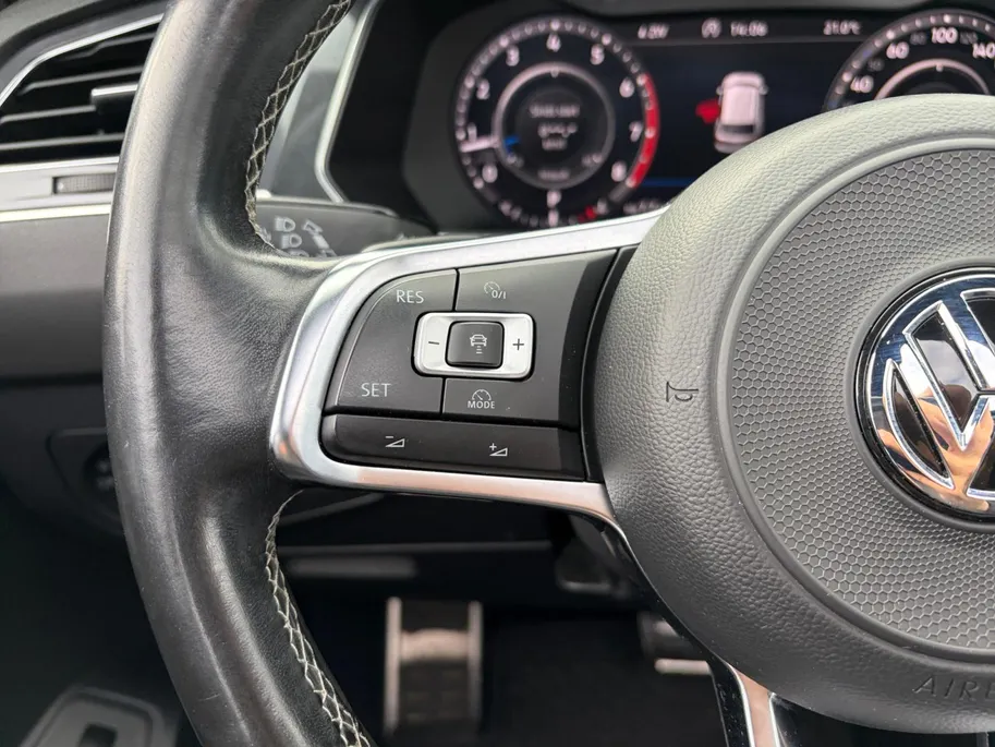 Volkswagen Tiguan Allspace 1.4 TSI Highline 7p. *Automaat*Navi*Schuif/kanteldak*Climate Control*Trekhaak*Stoelverwarming*Lederen bekleding*Parkeerhulp*Elekt. Achterklep*Vol opties!