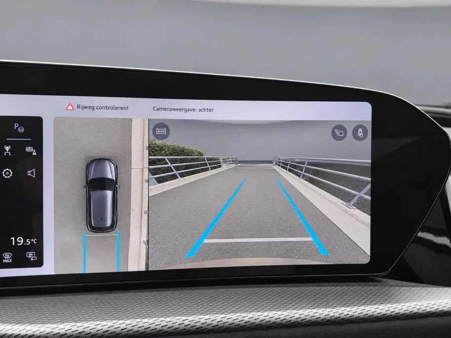 Audi Q5 e-hybrid quattro S edition 299 PK · Head-up display · Adaptieve luchtvering · Glazen panoramadak