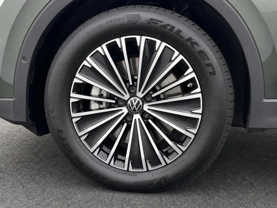 Volkswagen Tiguan 1.5 204pk DSG eHybrid Life Edition · Panoramadak · Camera · Wegklapbare Trekhaak ·  Apple/Android Car Play · Navigatie · 18'' Inch ·