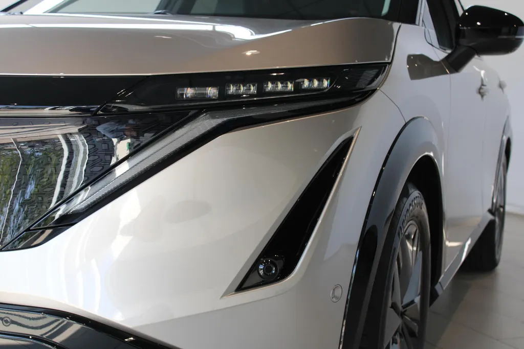 Nissan ARIYA Evolve 66 kWh | 22KW Lader| Afneembare trekhaak| Apple carplpay& Android auto| 360grd Camera| Stoelverwarming en verkoeling| Elektrisch verstelbare stoelen| Luxe bekleding| Dealer onderhouden|
