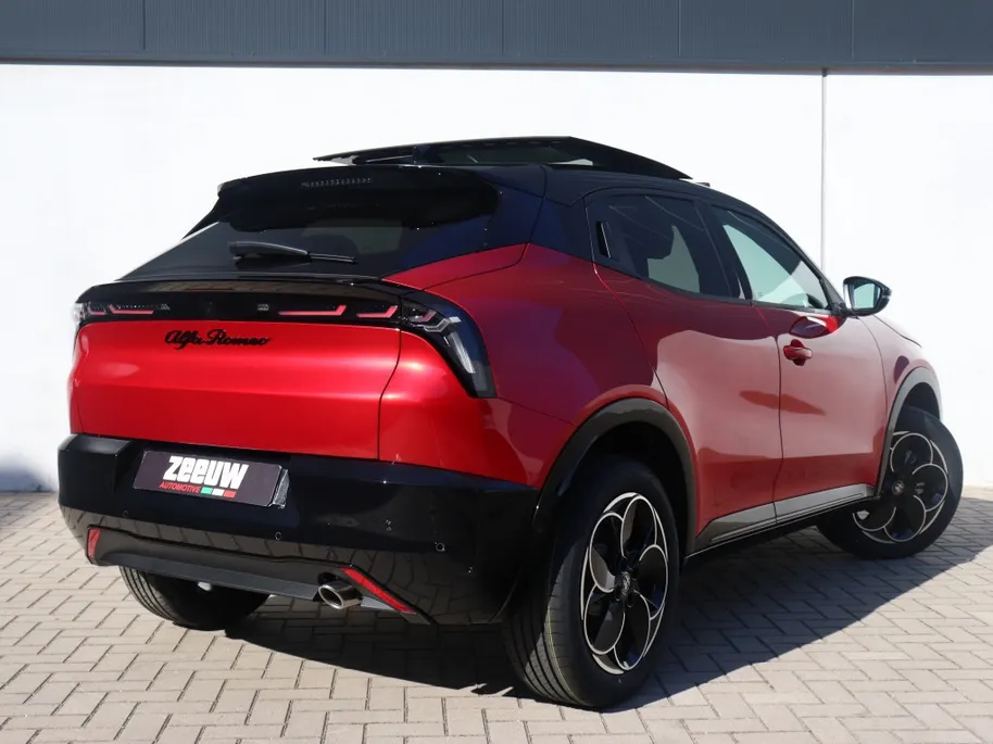 Alfa Romeo Junior 1.2 Turbo 145 PK Ibrida Speciale | Techno | Pano | Camera | Navi