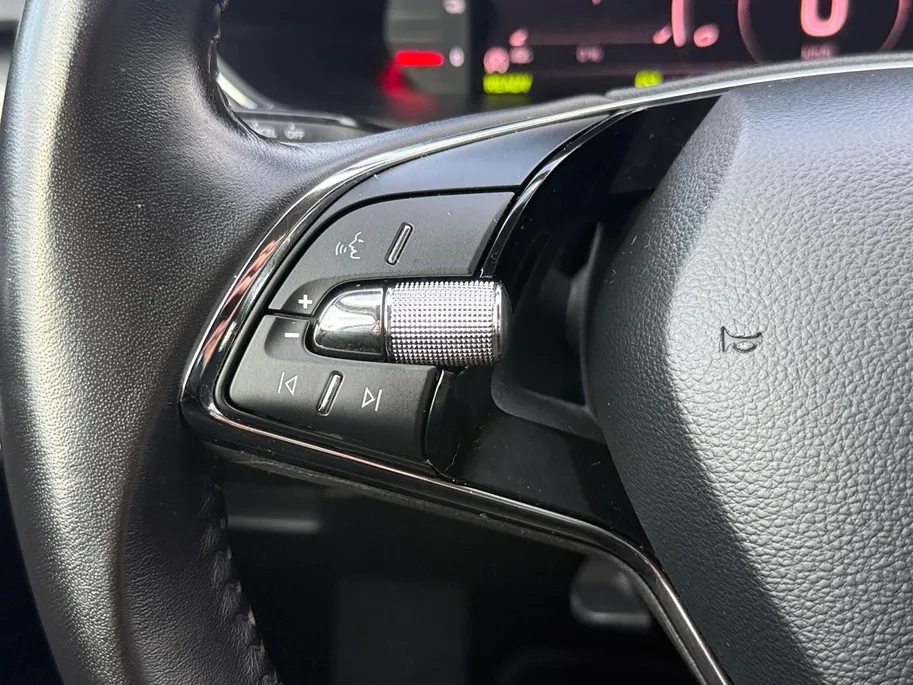 Škoda Superb Combi 1.4 TSI iV Business Edition Plus *Automaat*Navi+Camera*Parkeersensoren*Elekt. Stoelen*Lederen bekleding*Winter Pack*VOL OPTIES!
