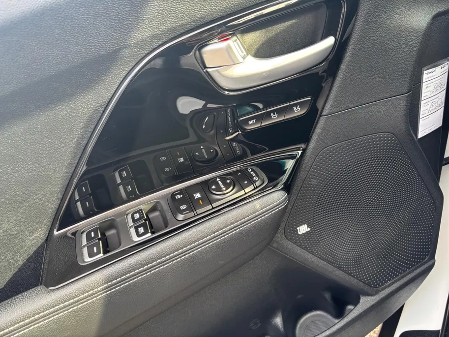 Kia e-Niro ExecutiveLine 64 kWh | Trekhaak | JBL | Memory stoelen | Stoel/stuurverwarming | Stoel ventilatie |