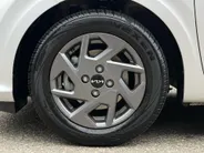Kia Picanto 1.0 DPI DynamicPlusLine | Achteruitrijcamera | LED verlichting | Navi | Cruise control | Apple/Android Carplay | Parkeersensoren achter | LMV | Privacy glass