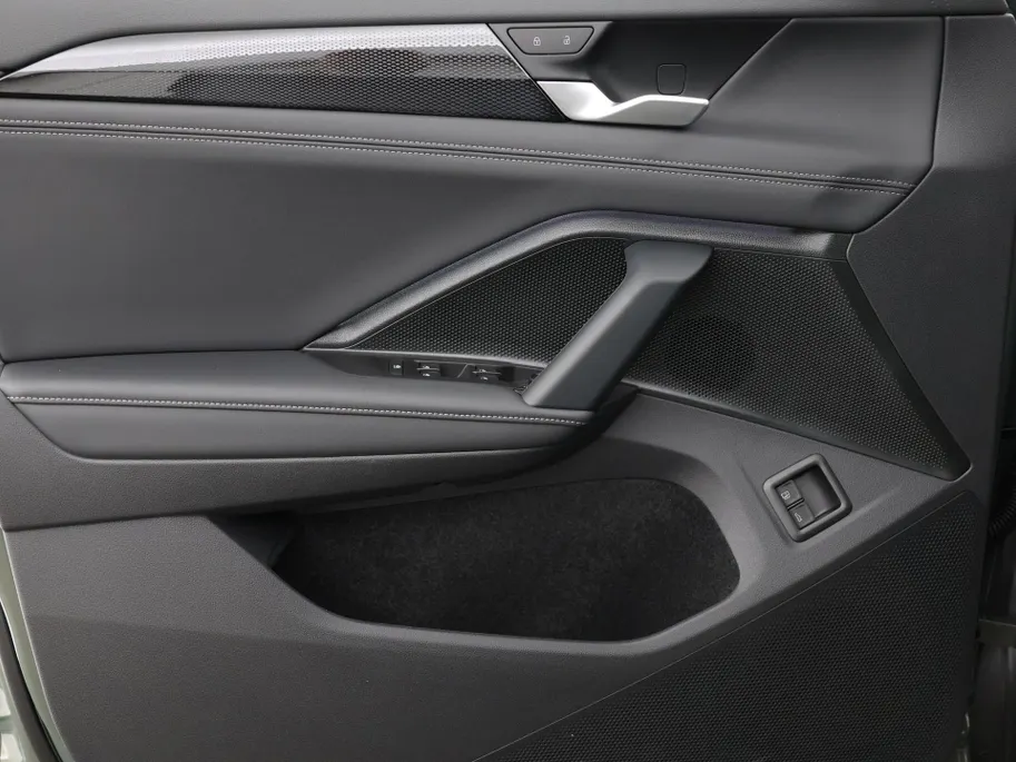 Volkswagen Tayron Life Edition 1.5 eHybrid 204 PK 6 versn. DSG · Comfort pakket · Trekhaak inklapbaar, met elektrische ontgrendeling, incl. aanhangermanoeuvreerhulp Trailer Assist · Voorraad OUTLET · Prijs is inclusief inruilpremie · MEGA SALE
