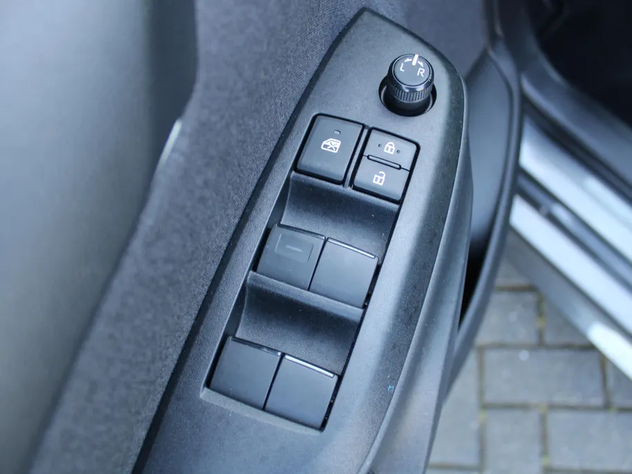 Mazda 2 Hybrid 1.5 Agile | Stuur-/stoelverwarming | Camera | 15' LM | Cruise adapt. | Airco |