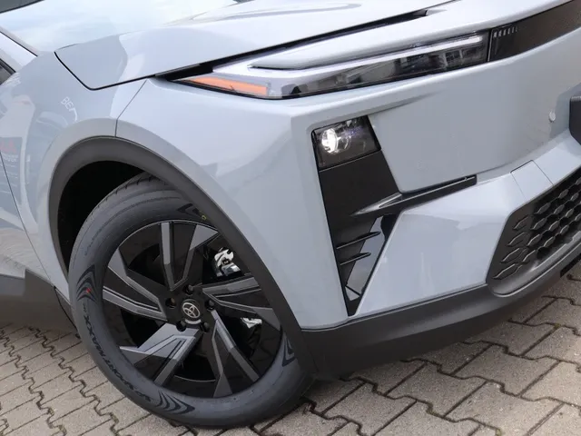 Toyota C-HR+ First Edition 77 kWh | Stuur/Stoel Verwarming | Apple/Android Auto