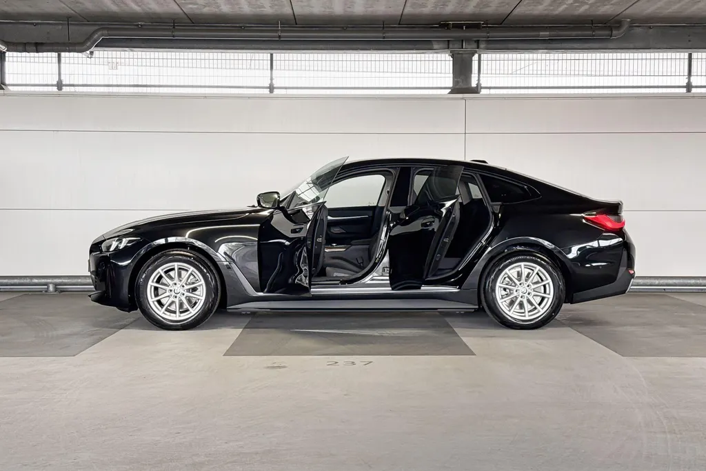 BMW i4 eDrive35 70 kWh
