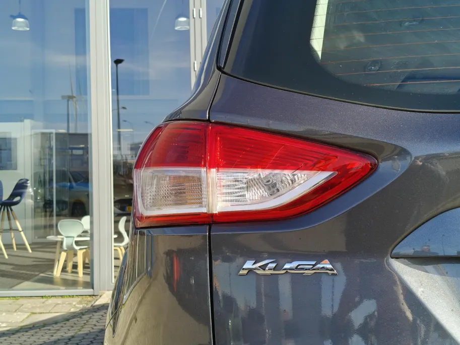 Ford Kuga 1.5 Titanium - 2.000 kg trekgewicht - TREKHAAK - VOORRUITVERWARMING - PARKEERSENSOREN V+A