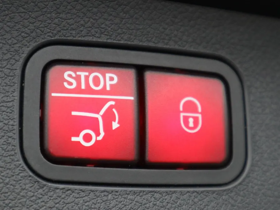 Mercedes-Benz E-Klasse Estate 300 e Exclusive Line l Trekhaak l Panoramadak l stoelverwarming l Leder