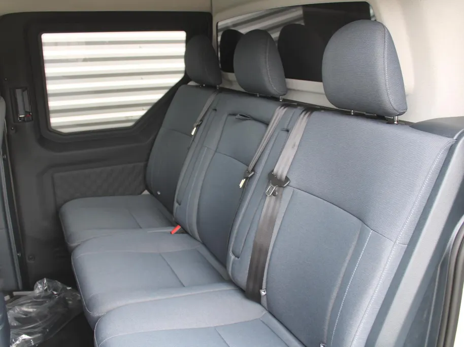 Kia PV5 L2H1 Elite DC 71.2 kWh | Luxe dubbele cabine | Zijwandbekleding | Vloerplaat | Privacy glass | Tot € 2.500 (inruil)voordeel bij aanschaf of 2,99% financiering |