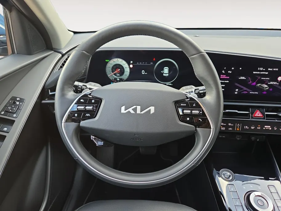 Kia Niro EV Edition Advanced 64.8 kWh Accu 100% | 1e Eigenaar | Dealer onderhouden | Cruise Control Adaptief | Stoelverwarming | Camera | Apple Carplay & Android Auto | Leder | Fabrieksgarantie t/m 28-3-2031 + 3x 1 jaar* | NAP